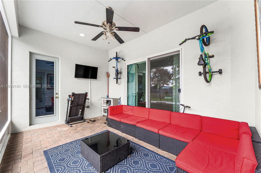 For Sale: $519,999 (4 beds, 3 baths, 2525 Square Feet)