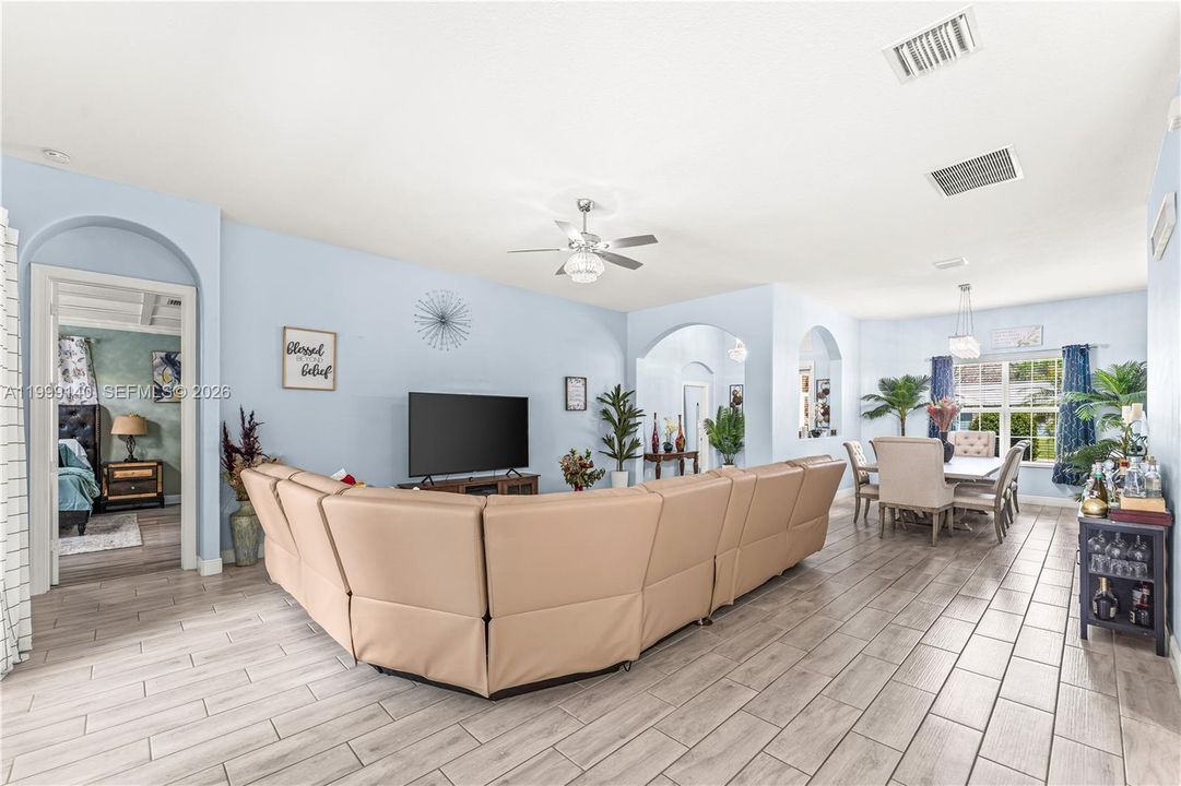 For Sale: $519,999 (4 beds, 3 baths, 2525 Square Feet)