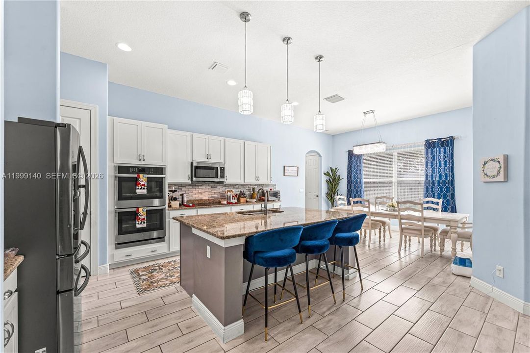 For Sale: $519,999 (4 beds, 3 baths, 2525 Square Feet)