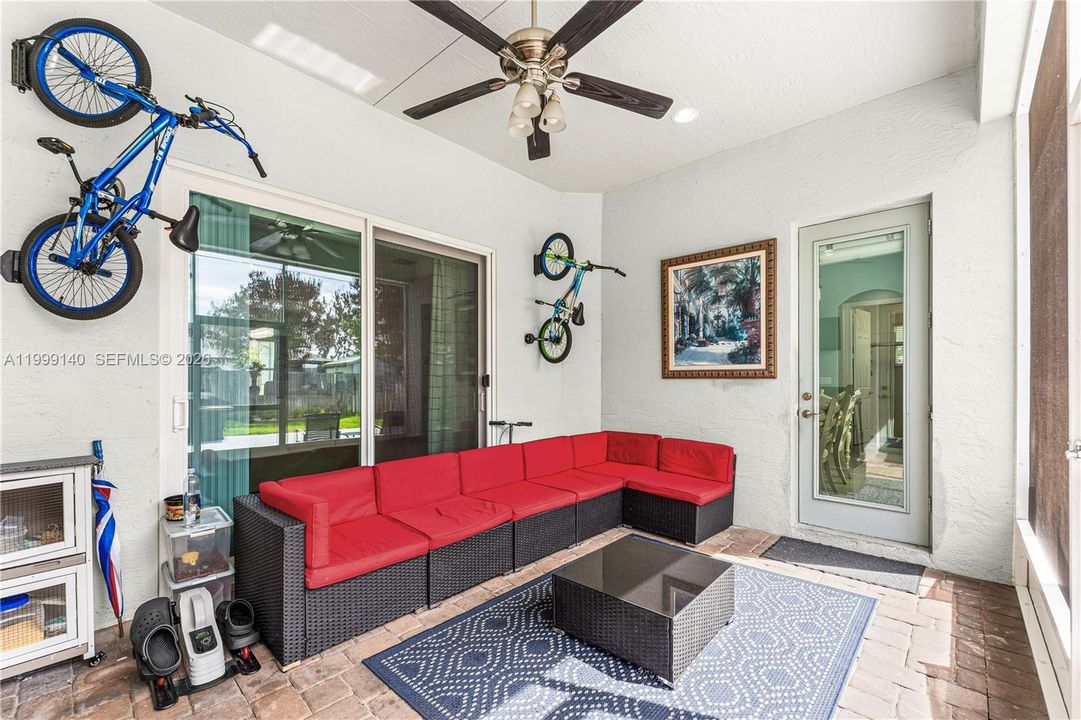 For Sale: $519,999 (4 beds, 3 baths, 2525 Square Feet)