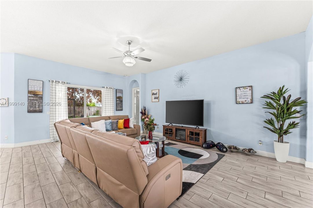 For Sale: $519,999 (4 beds, 3 baths, 2525 Square Feet)