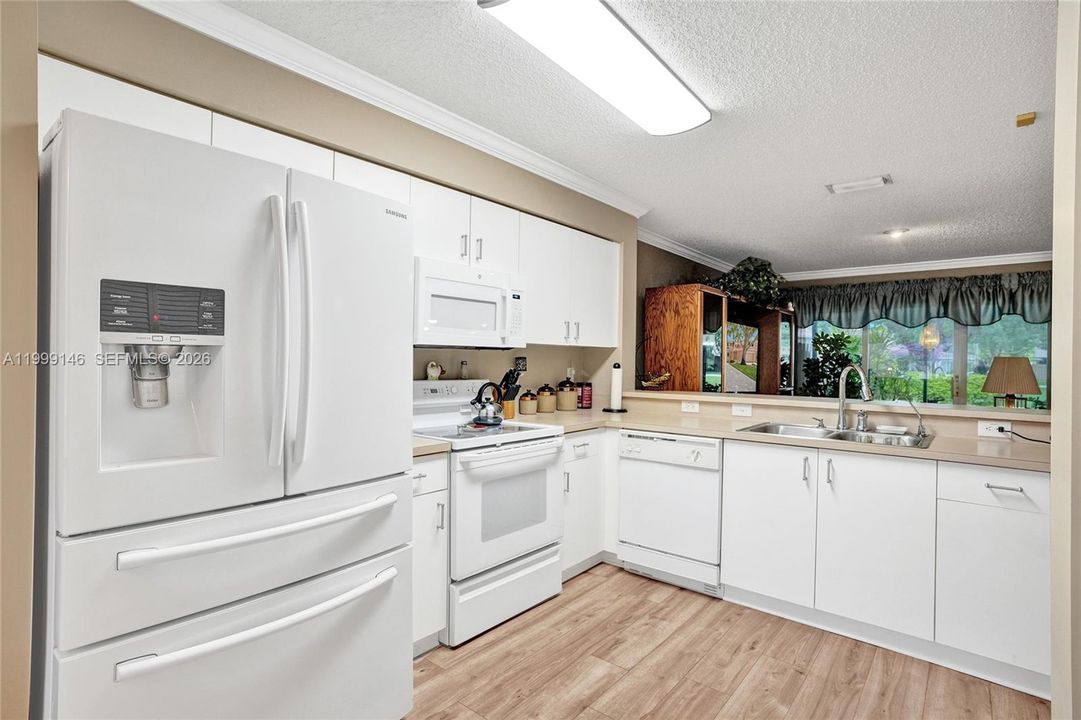 Active With Contract: $515,000 (3 beds, 2 baths, 1648 Square Feet)
