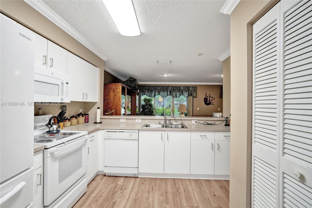 Active With Contract: $515,000 (3 beds, 2 baths, 1648 Square Feet)