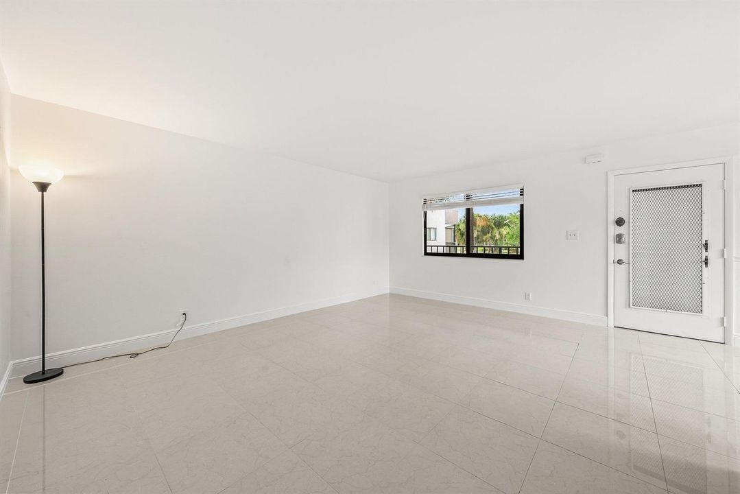 009-15054AshlandWay-102-DelrayBeach-FL-3
