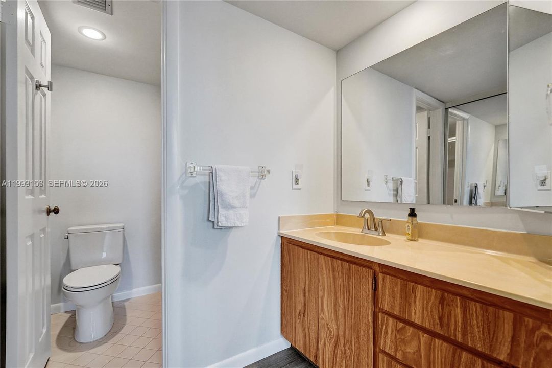 Activo con contrato: $245,000 (2 camas, 2 baños, 1385 Pies cuadrados)
