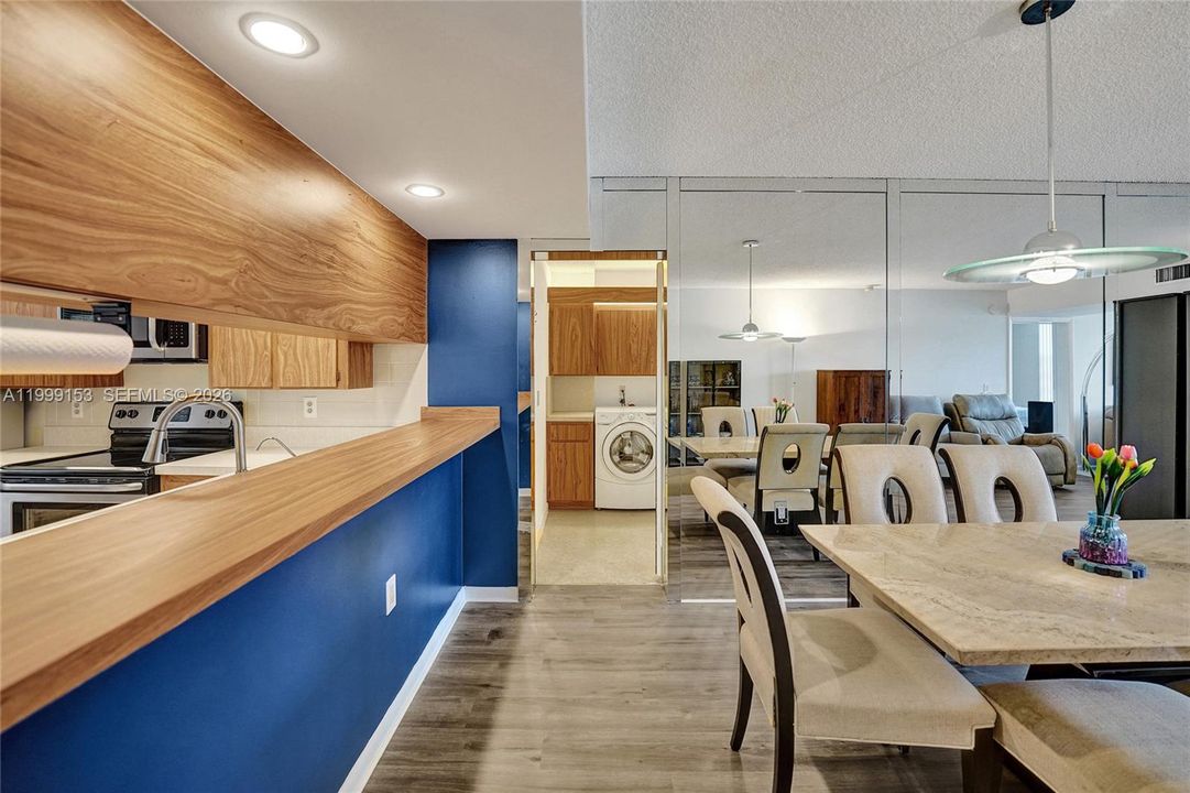 Activo con contrato: $245,000 (2 camas, 2 baños, 1385 Pies cuadrados)