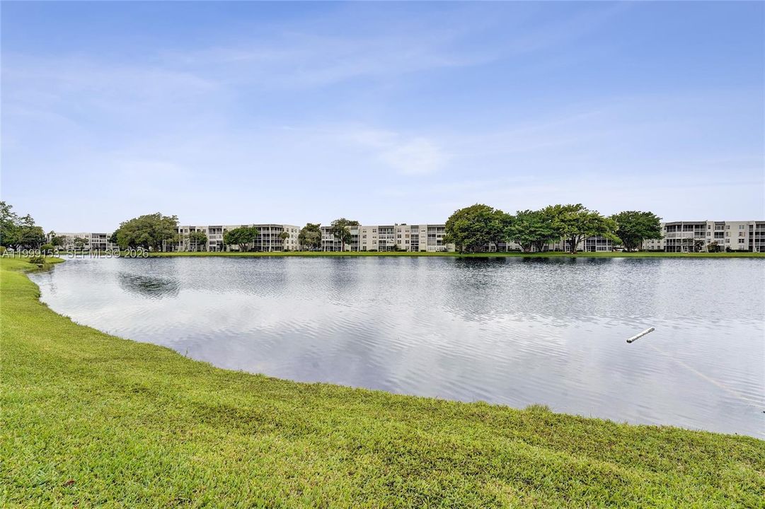 Activo con contrato: $245,000 (2 camas, 2 baños, 1385 Pies cuadrados)