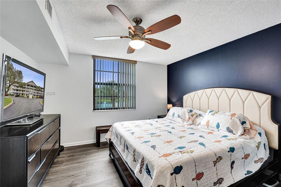 Activo con contrato: $245,000 (2 camas, 2 baños, 1385 Pies cuadrados)