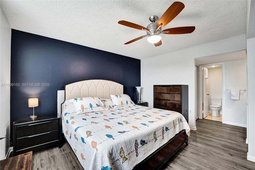 Activo con contrato: $245,000 (2 camas, 2 baños, 1385 Pies cuadrados)