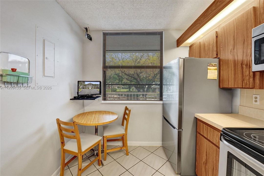 Activo con contrato: $245,000 (2 camas, 2 baños, 1385 Pies cuadrados)