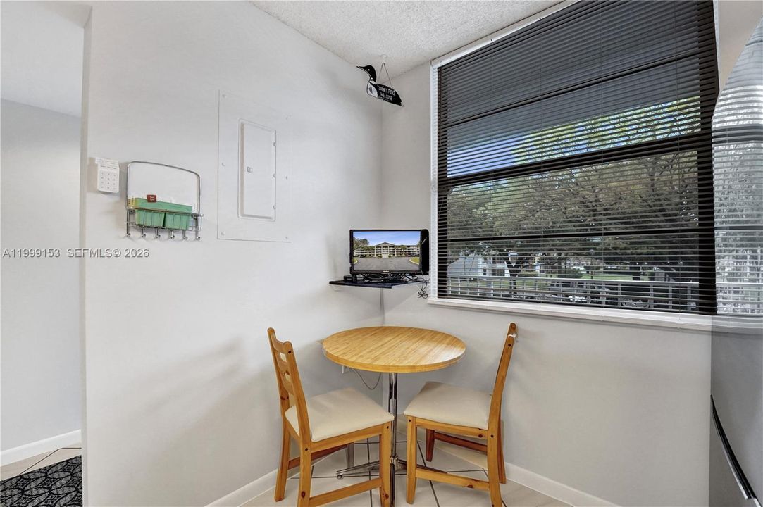 Activo con contrato: $245,000 (2 camas, 2 baños, 1385 Pies cuadrados)