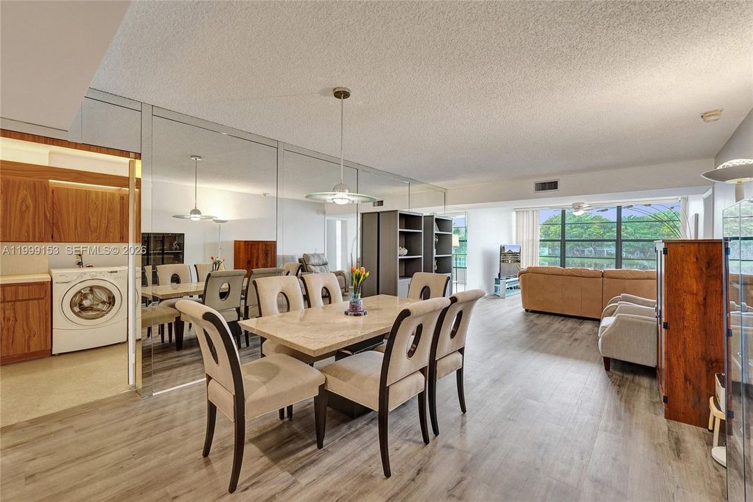 Activo con contrato: $245,000 (2 camas, 2 baños, 1385 Pies cuadrados)
