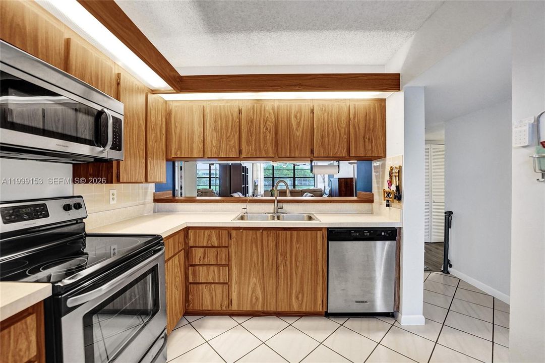 Activo con contrato: $245,000 (2 camas, 2 baños, 1385 Pies cuadrados)