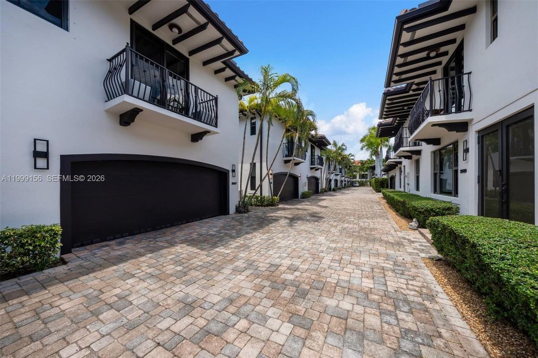 Active With Contract: $1,599,000 (3 beds, 2 baths, 2350 Square Feet)