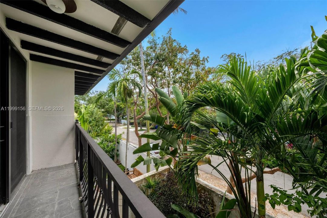 Active With Contract: $1,599,000 (3 beds, 2 baths, 2350 Square Feet)