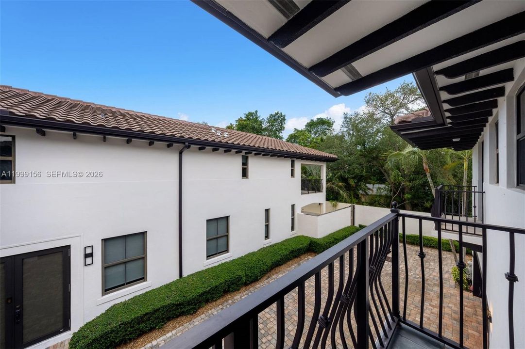 Active With Contract: $1,599,000 (3 beds, 2 baths, 2350 Square Feet)