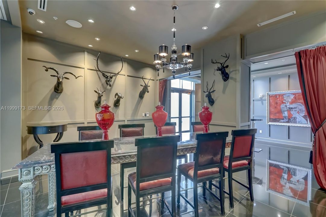 На продажу: $1,850,000 (2 спален, 2 ванн, 1815 Квадратных фут)