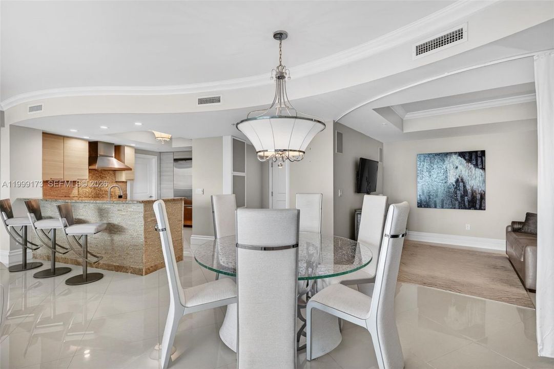 На продажу: $1,850,000 (2 спален, 2 ванн, 1815 Квадратных фут)