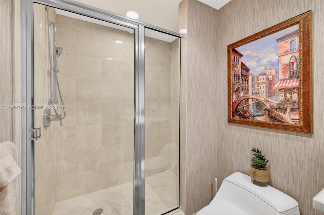 На продажу: $1,850,000 (2 спален, 2 ванн, 1815 Квадратных фут)