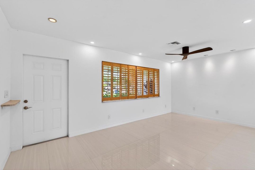 LIVING AREA-2