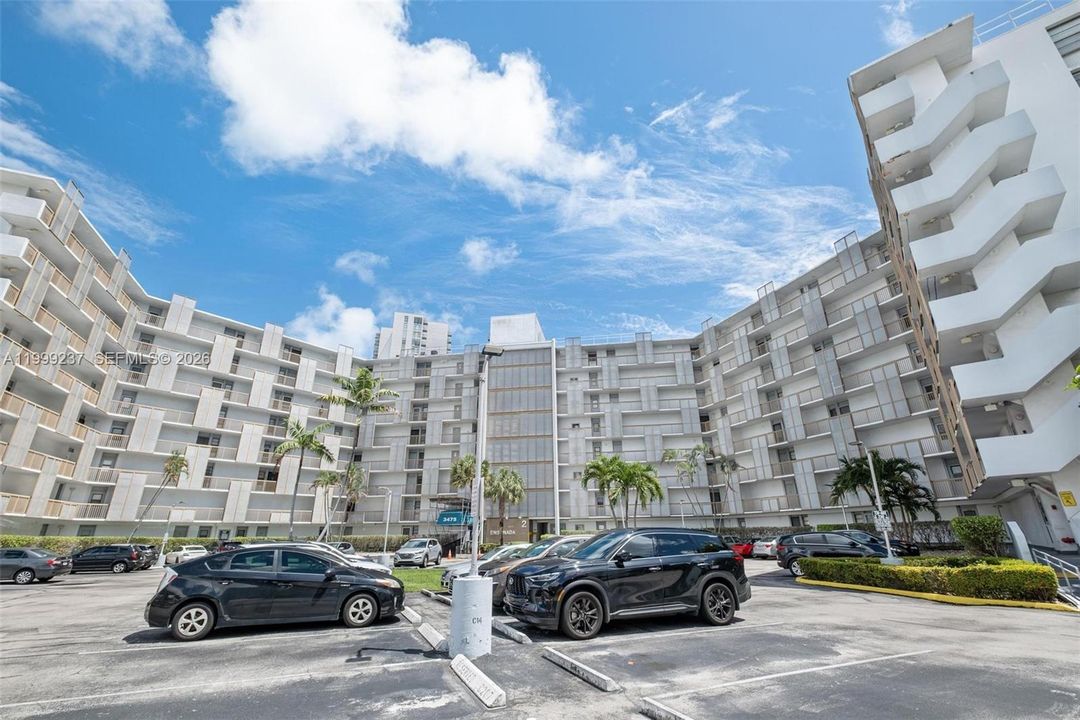 For Sale: $199,000 (1 beds, 1 baths, 994 Square Feet)