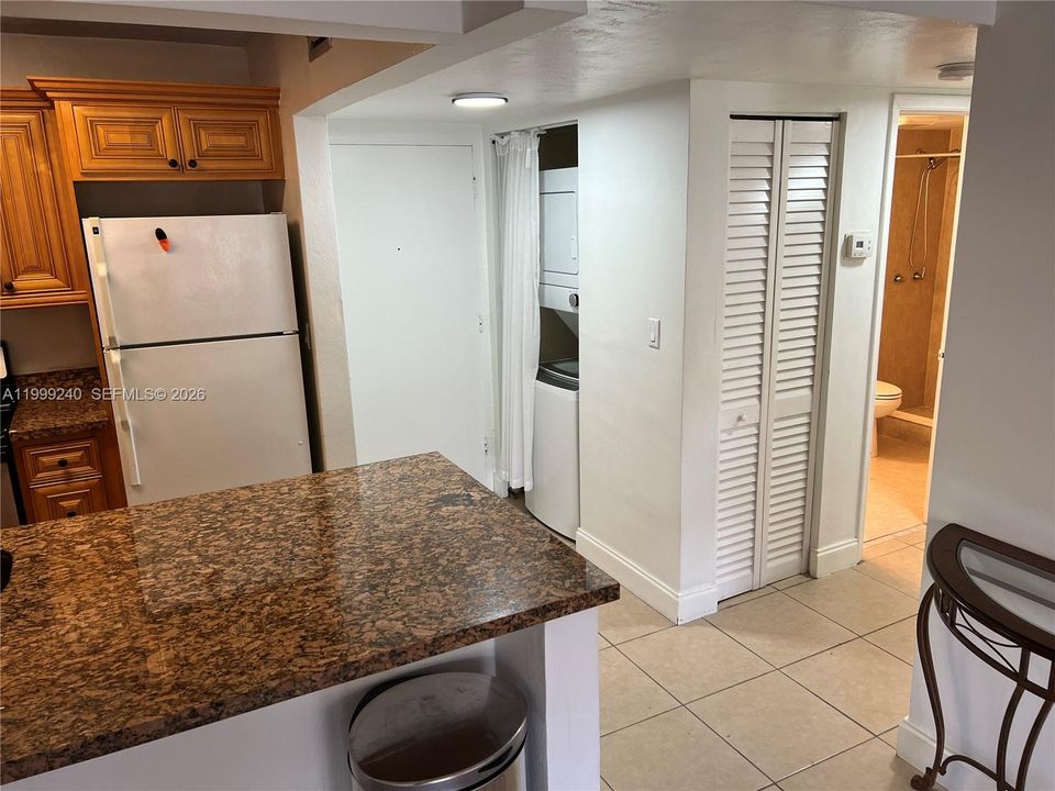 Active With Contract: $254,900 (1 beds, 1 baths, 665 Square Feet)