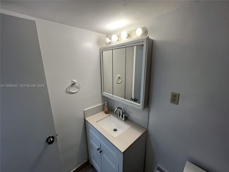 Active With Contract: $254,900 (1 beds, 1 baths, 665 Square Feet)