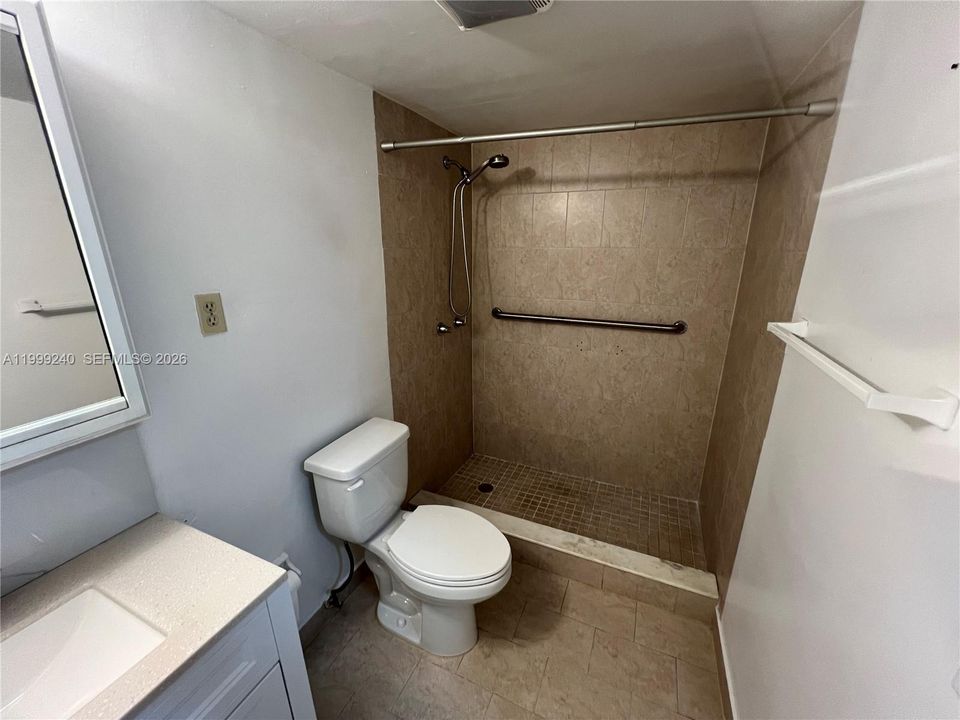 Active With Contract: $254,900 (1 beds, 1 baths, 665 Square Feet)
