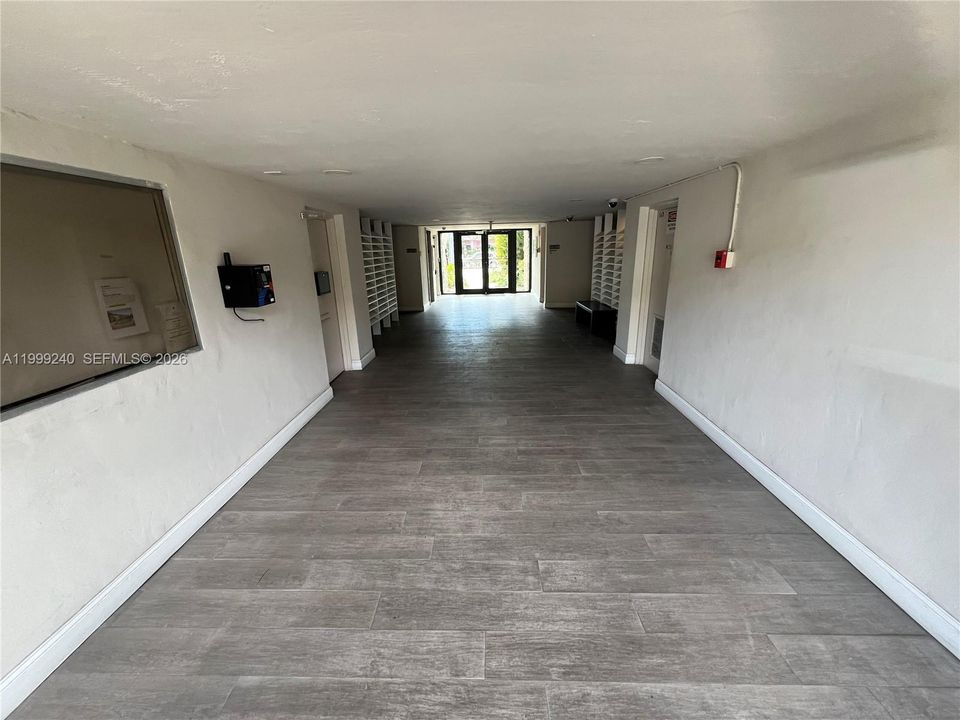 Active With Contract: $254,900 (1 beds, 1 baths, 665 Square Feet)