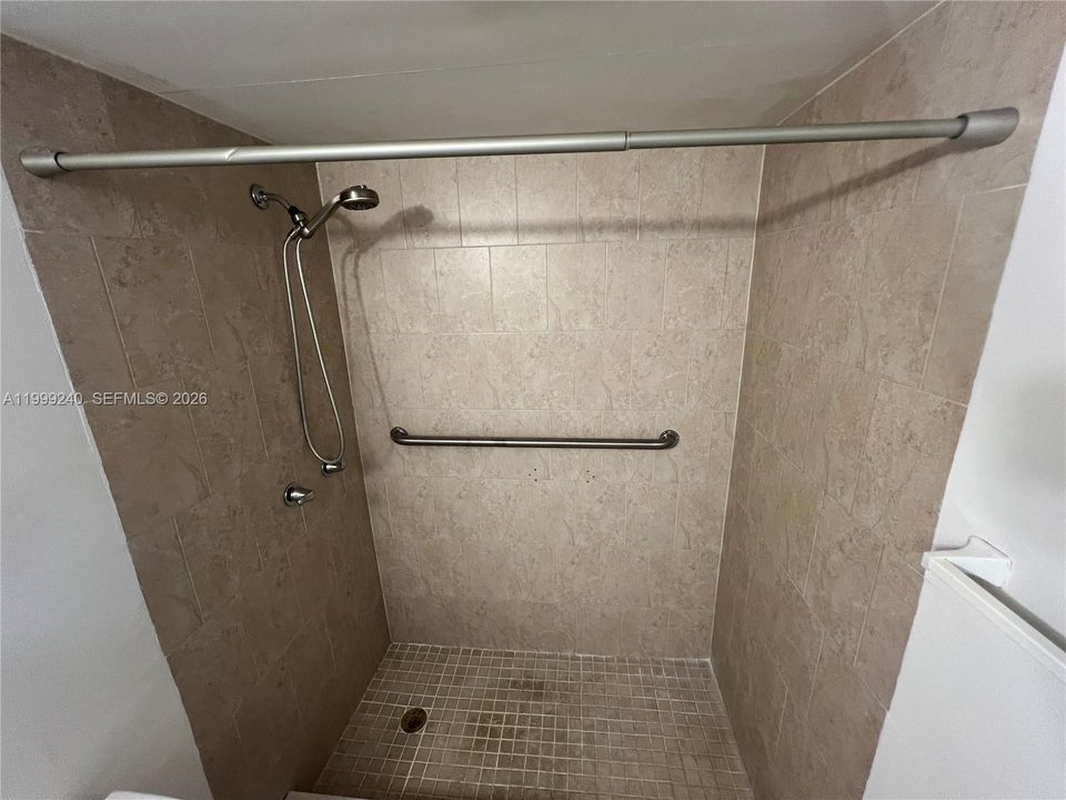 Active With Contract: $254,900 (1 beds, 1 baths, 665 Square Feet)