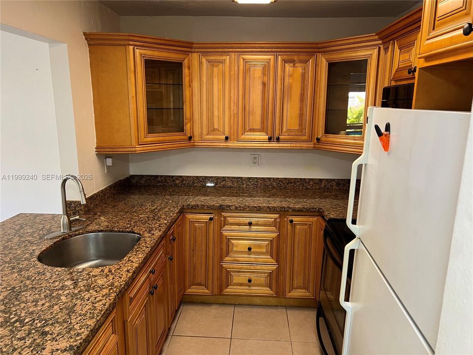 Active With Contract: $254,900 (1 beds, 1 baths, 665 Square Feet)