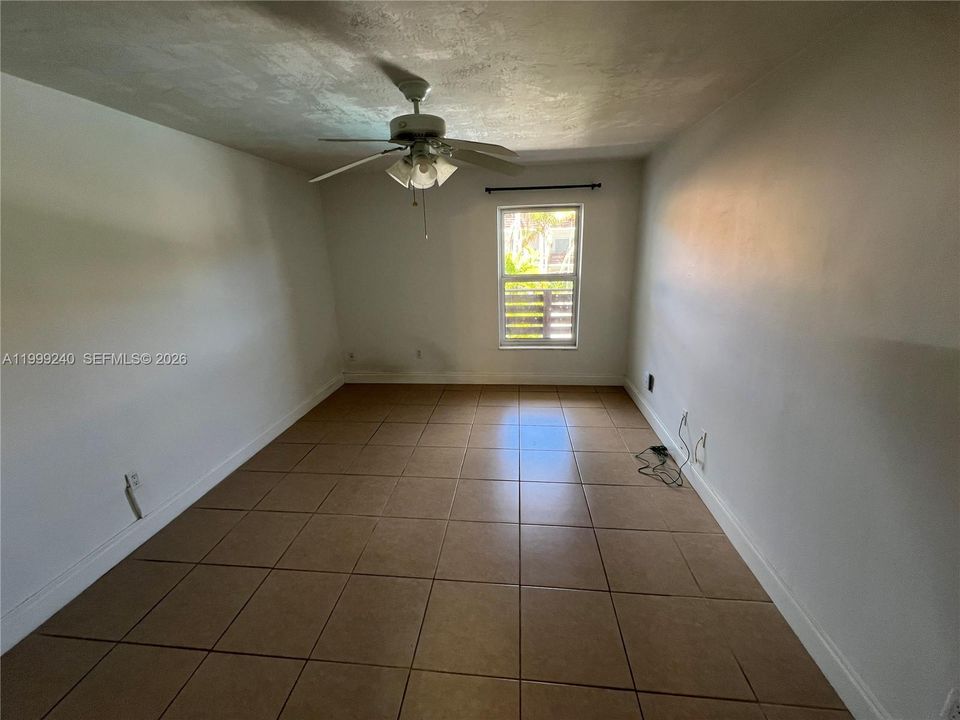 Active With Contract: $254,900 (1 beds, 1 baths, 665 Square Feet)