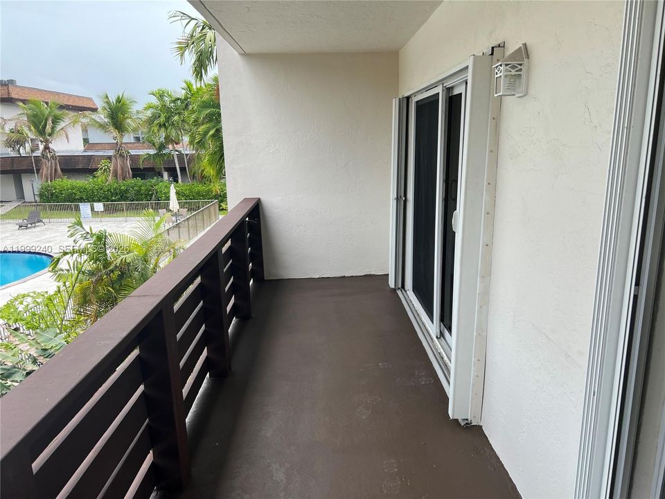 Active With Contract: $254,900 (1 beds, 1 baths, 665 Square Feet)