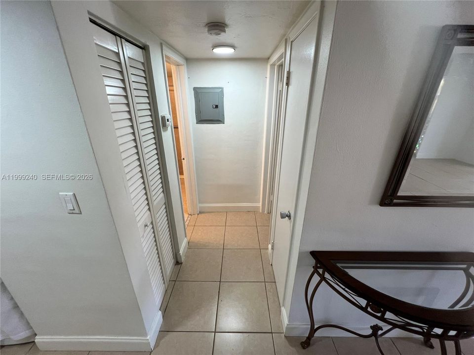 Active With Contract: $254,900 (1 beds, 1 baths, 665 Square Feet)
