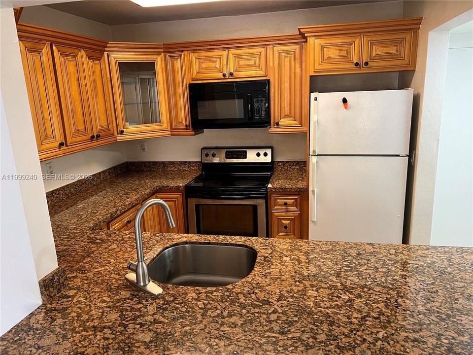 Active With Contract: $254,900 (1 beds, 1 baths, 665 Square Feet)