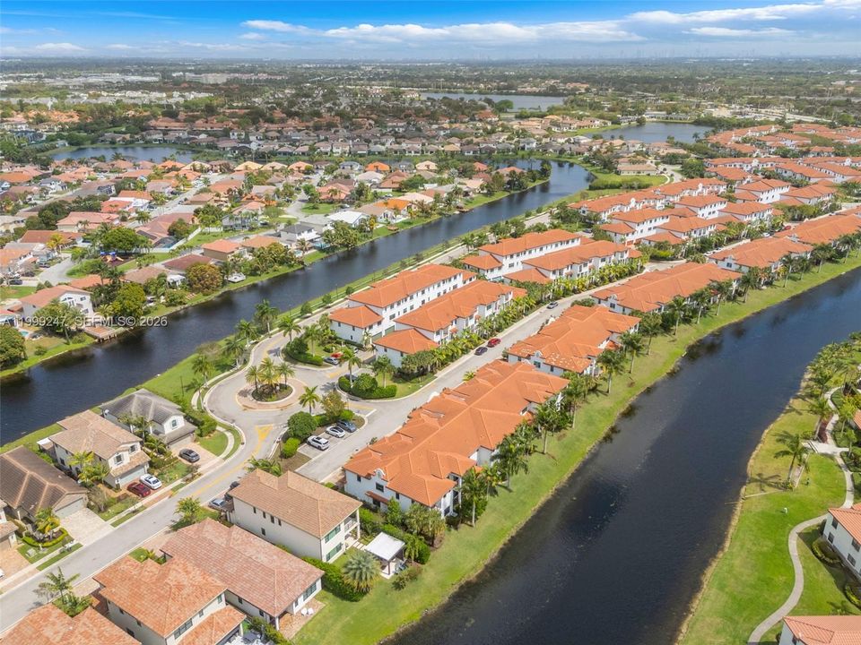 En Venta: $950,000 (3 camas, 2 baños, 2246 Pies cuadrados)