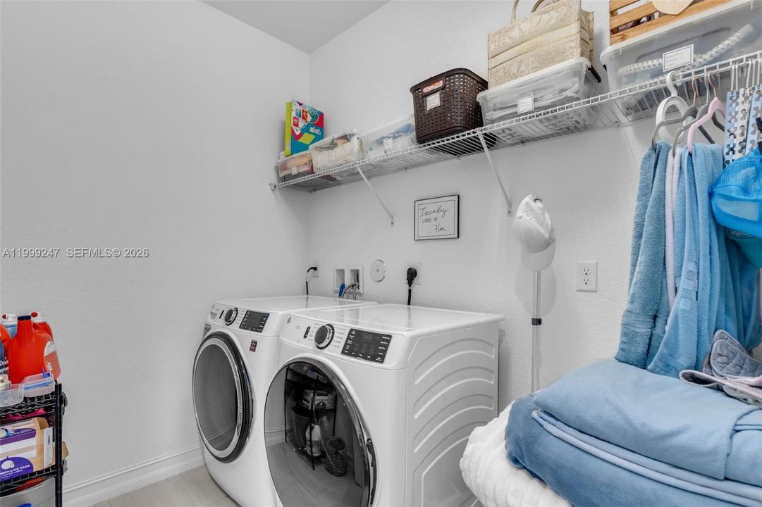 En Venta: $950,000 (3 camas, 2 baños, 2246 Pies cuadrados)