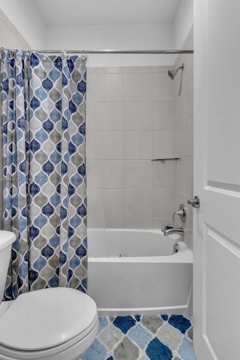 En Venta: $950,000 (3 camas, 2 baños, 2246 Pies cuadrados)