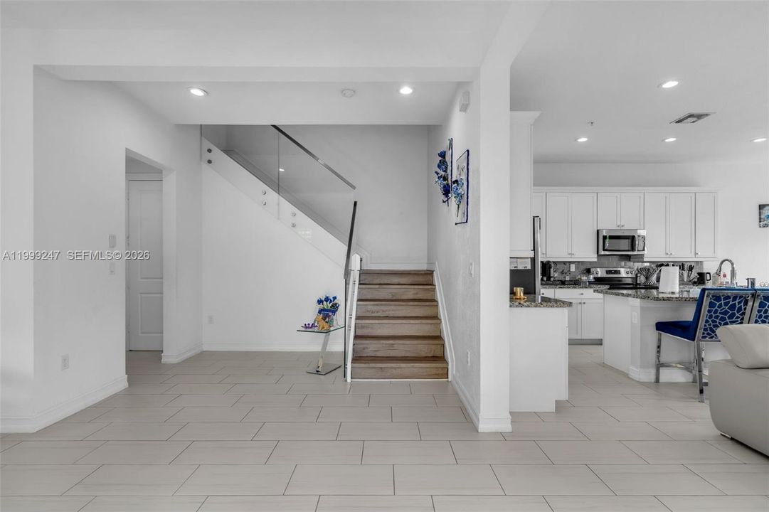 En Venta: $950,000 (3 camas, 2 baños, 2246 Pies cuadrados)