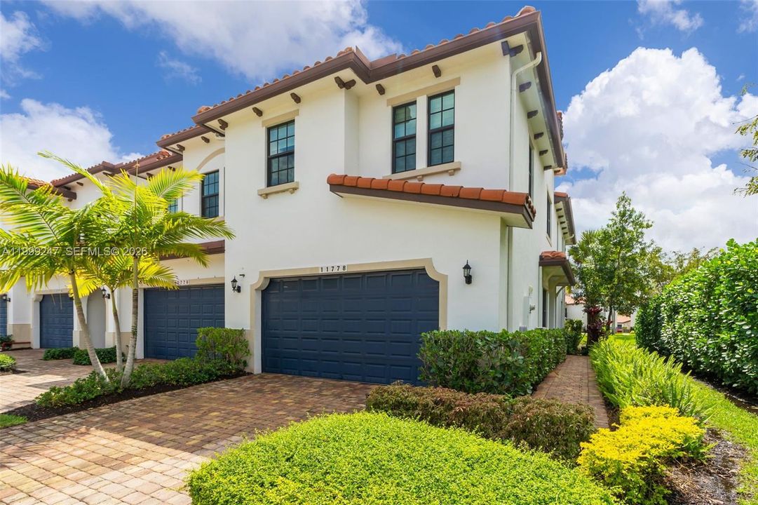 En Venta: $950,000 (3 camas, 2 baños, 2246 Pies cuadrados)