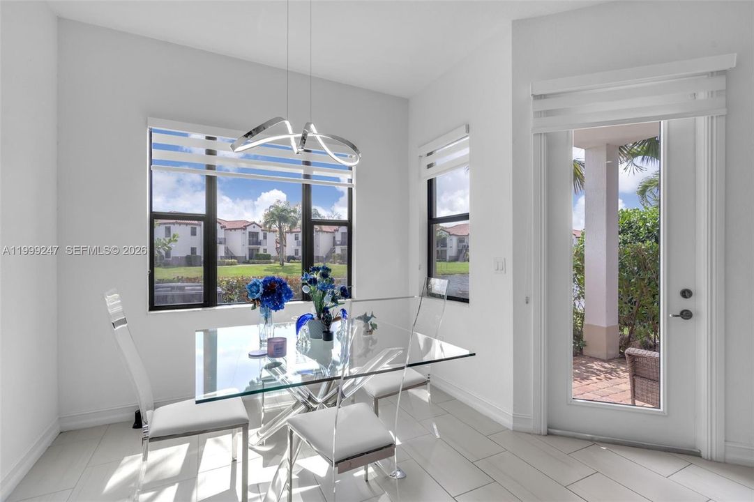 En Venta: $950,000 (3 camas, 2 baños, 2246 Pies cuadrados)