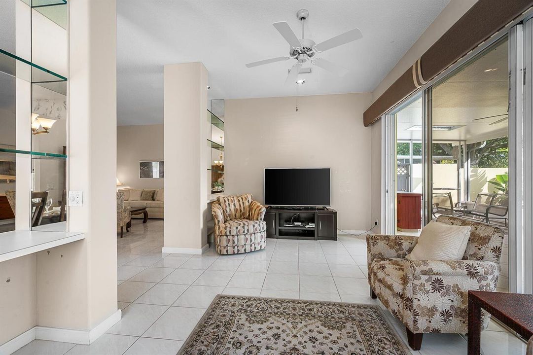 7627 Family Room 2