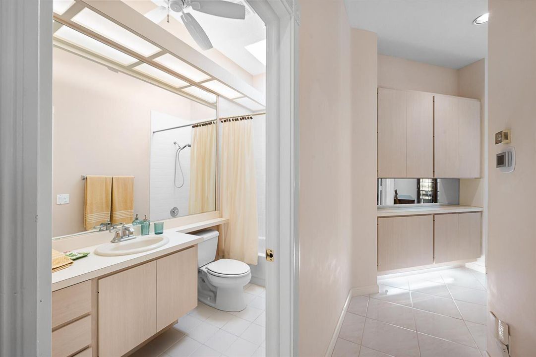 7627 Hall Bath