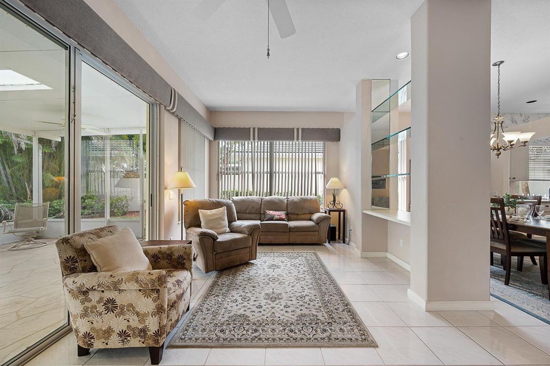 7627 Family Room 1