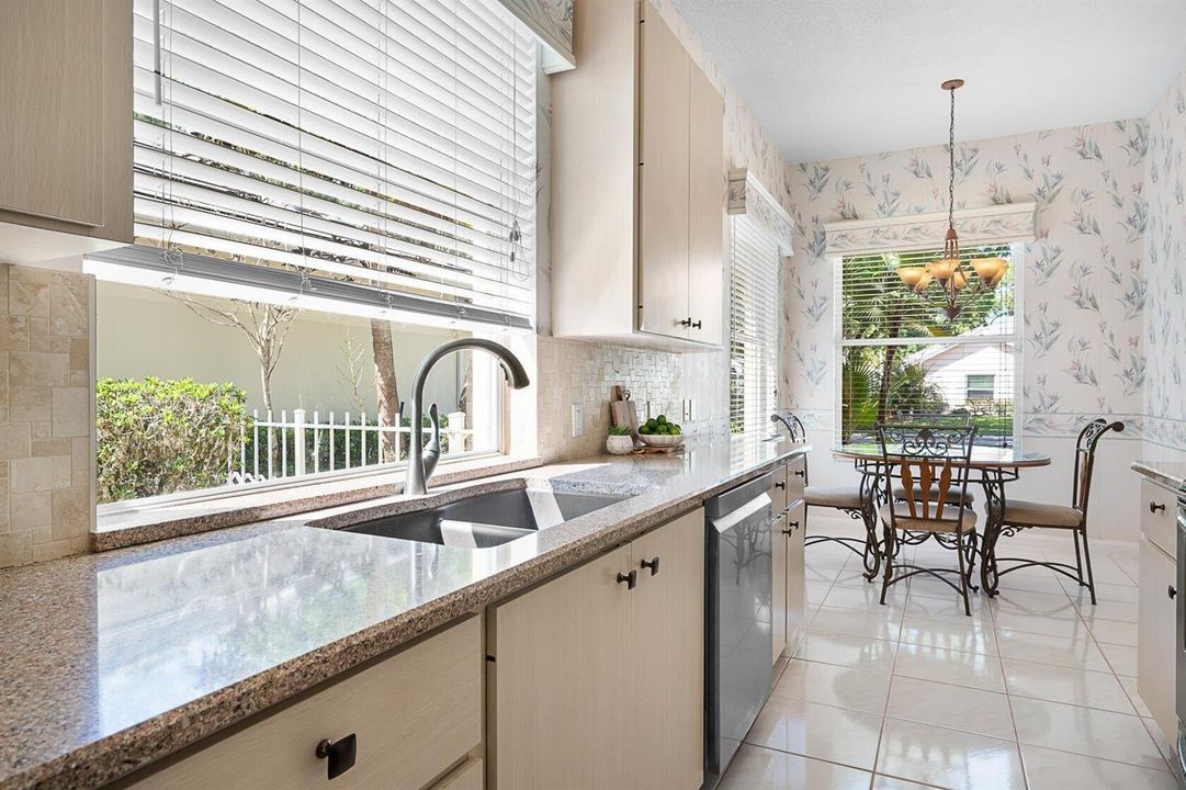 7627 Kitchen 5