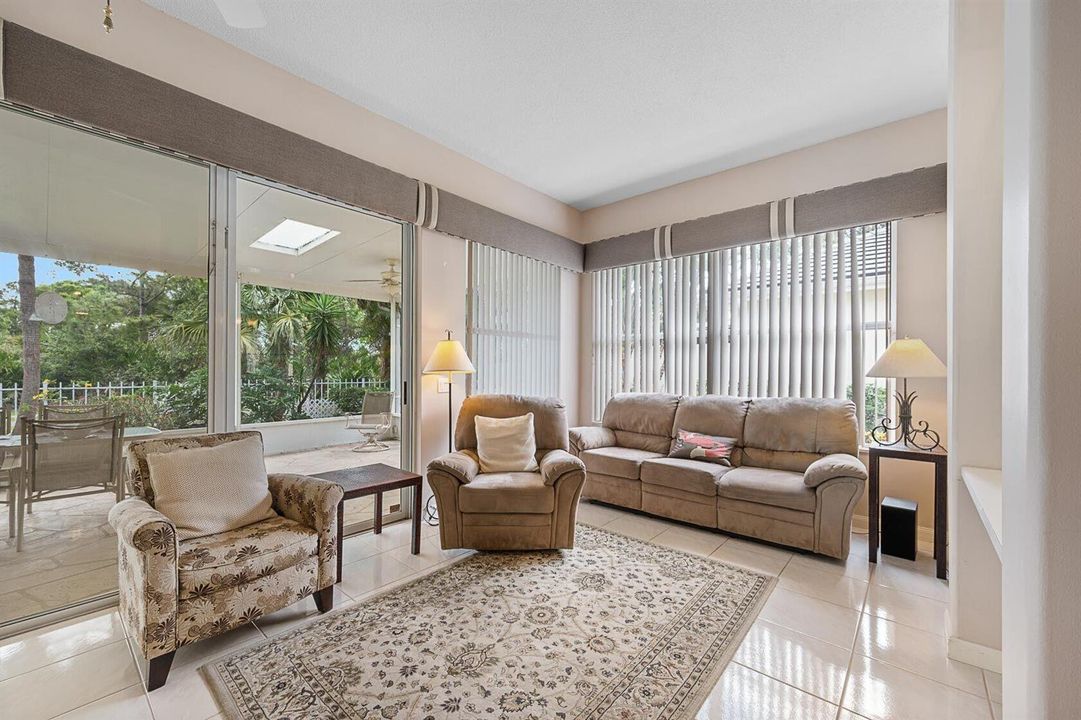 7627 Family Room 3