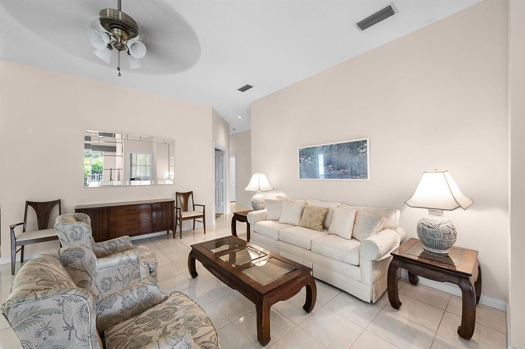 7627 Living Room 6