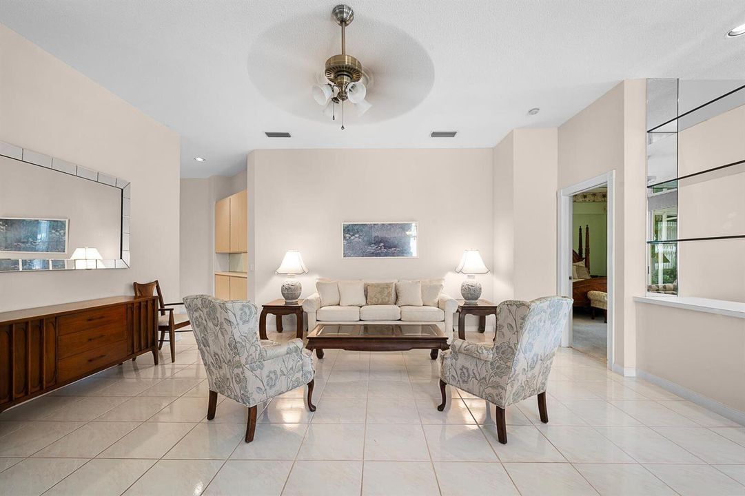 7627 Living Room 3