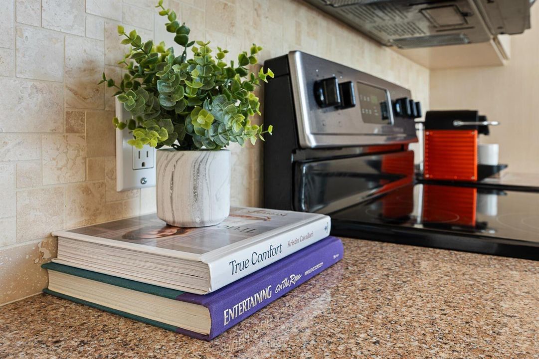 7627 Kitchen 2