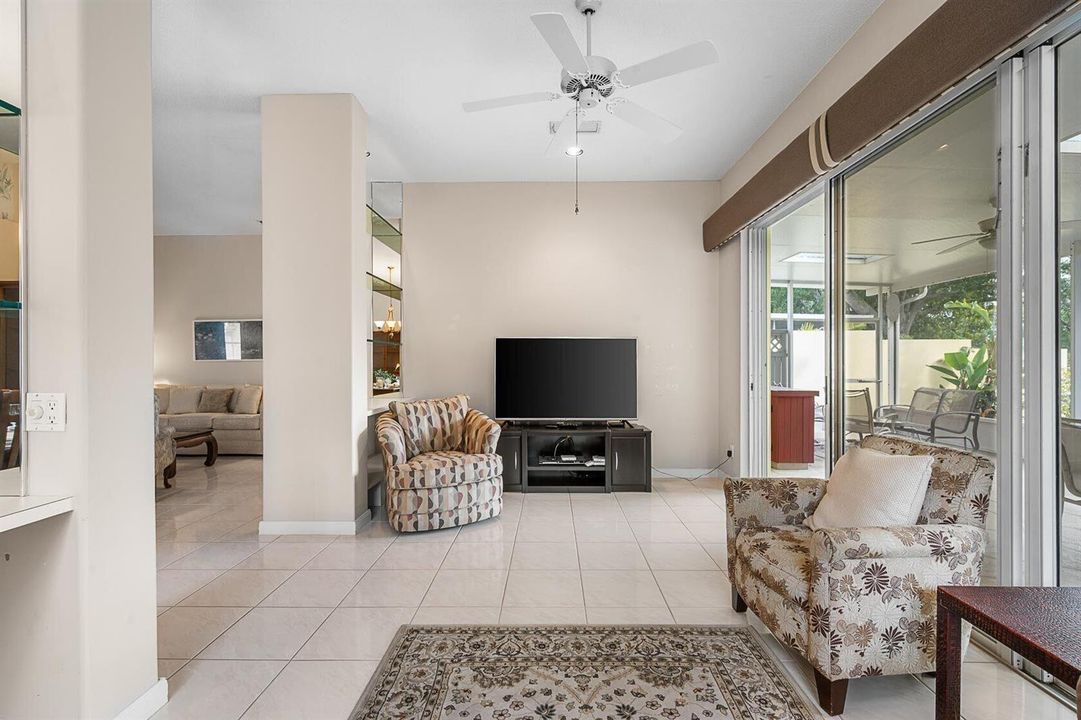 7627 Family Room 4